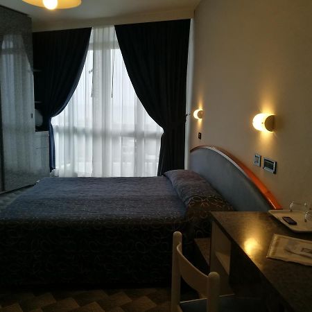 Hotel Meripol Alba Adriatica Ngoại thất bức ảnh