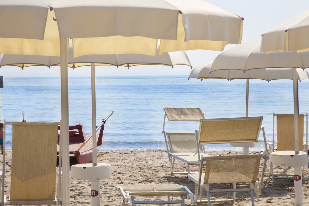 Hotel Meripol Alba Adriatica Ngoại thất bức ảnh