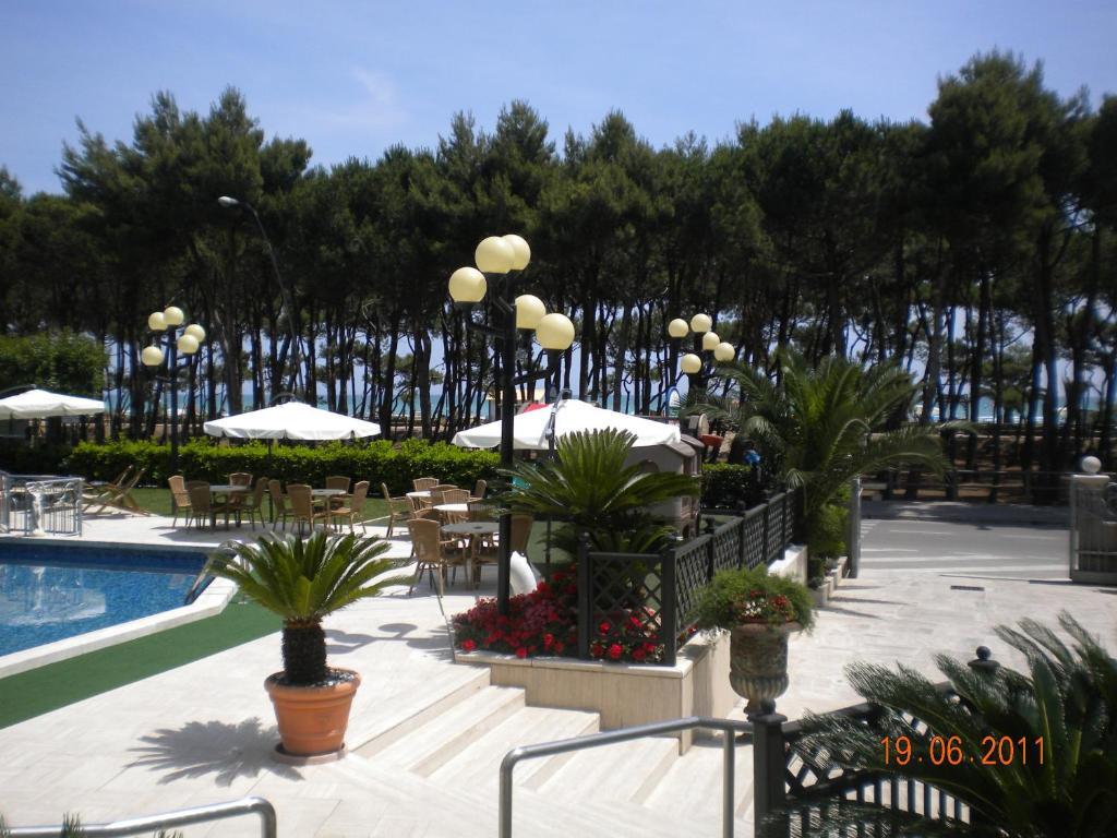 Hotel Meripol Alba Adriatica Ngoại thất bức ảnh