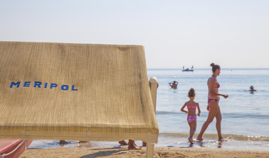 Hotel Meripol Alba Adriatica Ngoại thất bức ảnh