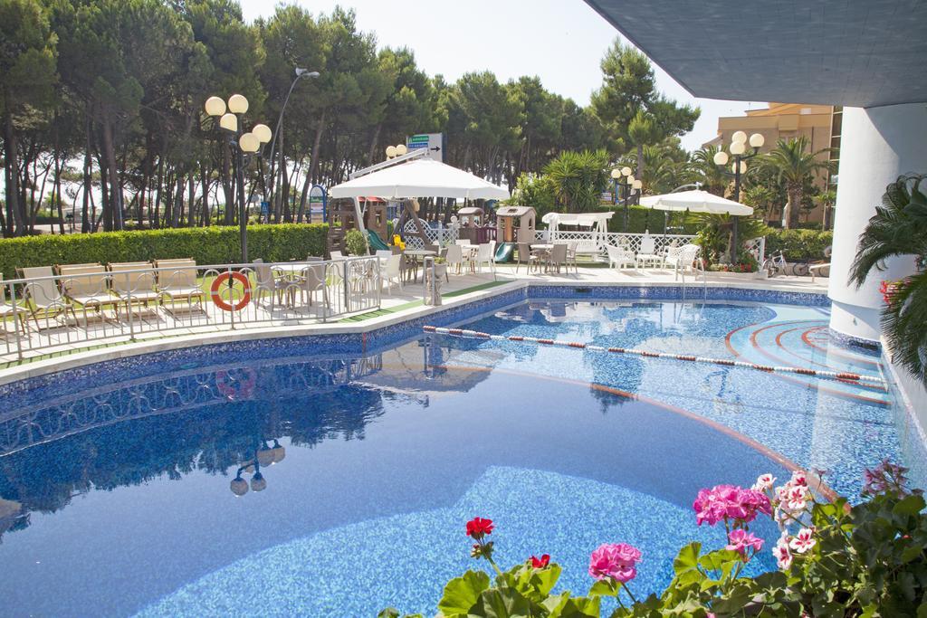 Hotel Meripol Alba Adriatica Ngoại thất bức ảnh