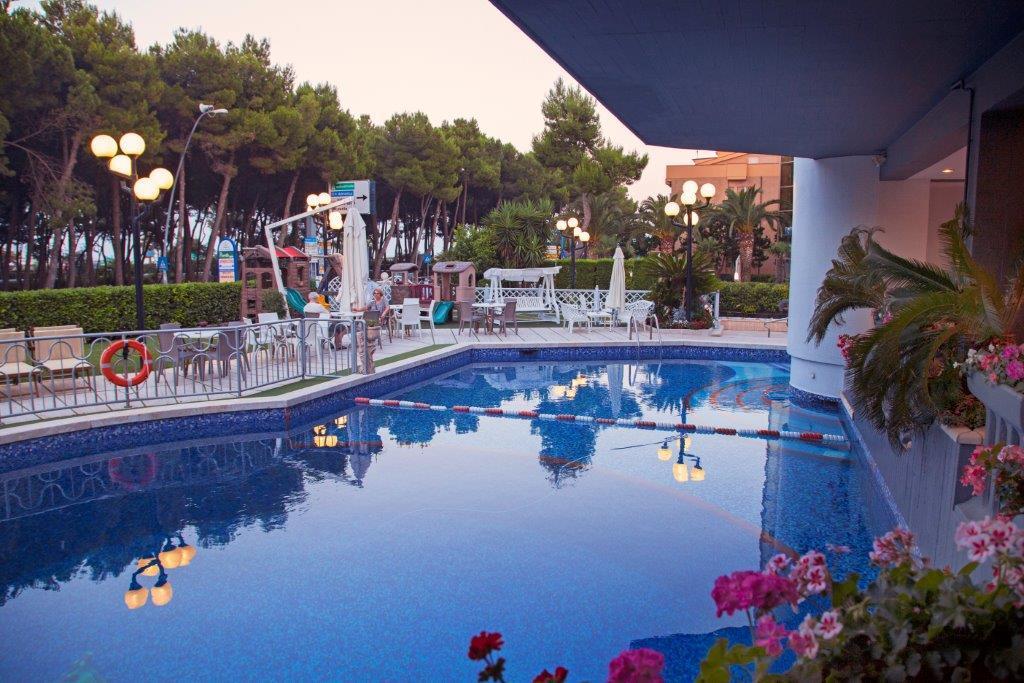 Hotel Meripol Alba Adriatica Ngoại thất bức ảnh