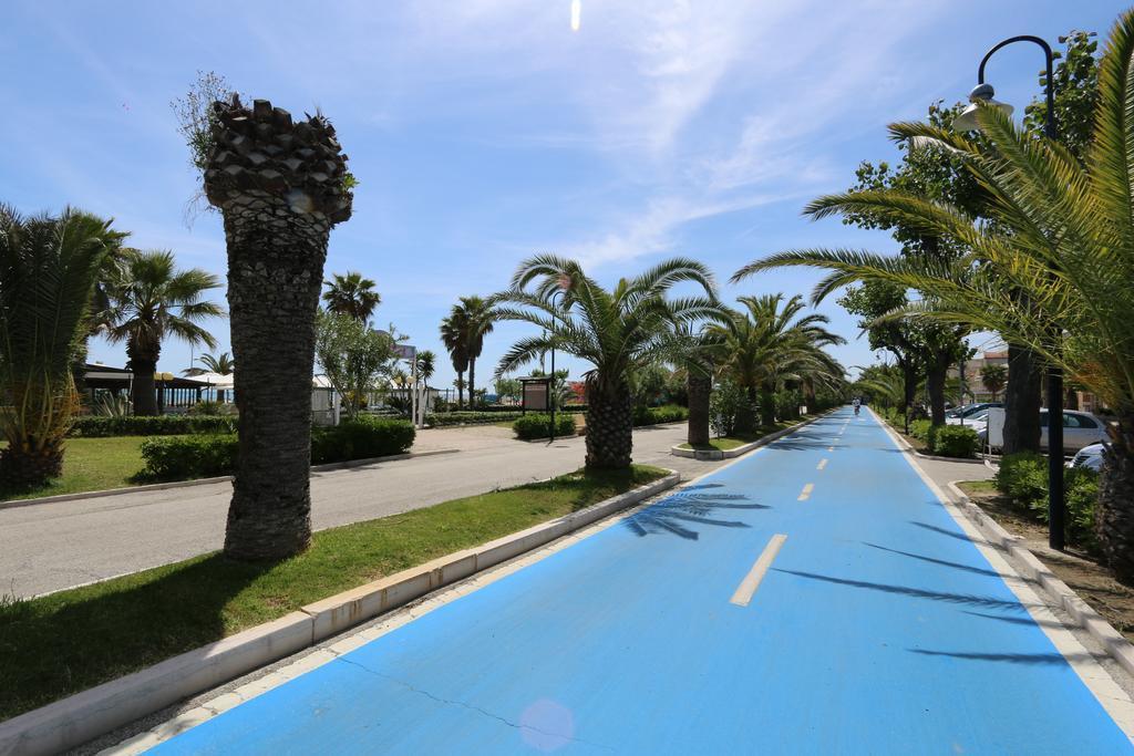 Hotel Meripol Alba Adriatica Ngoại thất bức ảnh